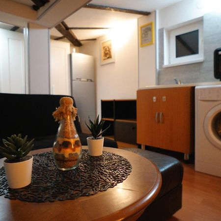 2-Room Cozy Retreat Near City Center Bukarest Eksteriør billede