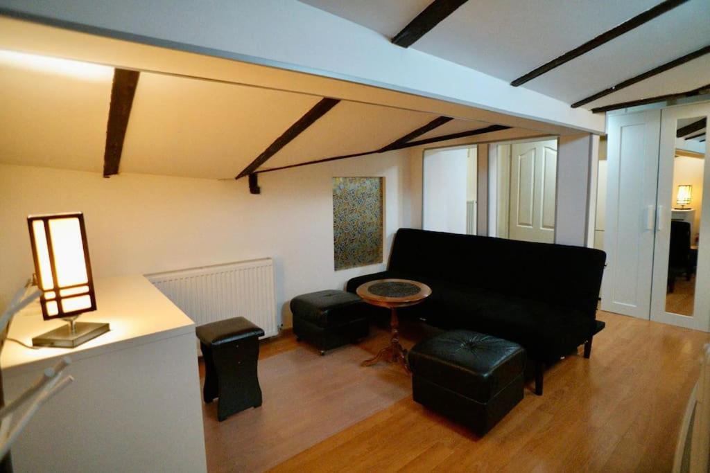 2-Room Cozy Retreat Near City Center Bukarest Eksteriør billede