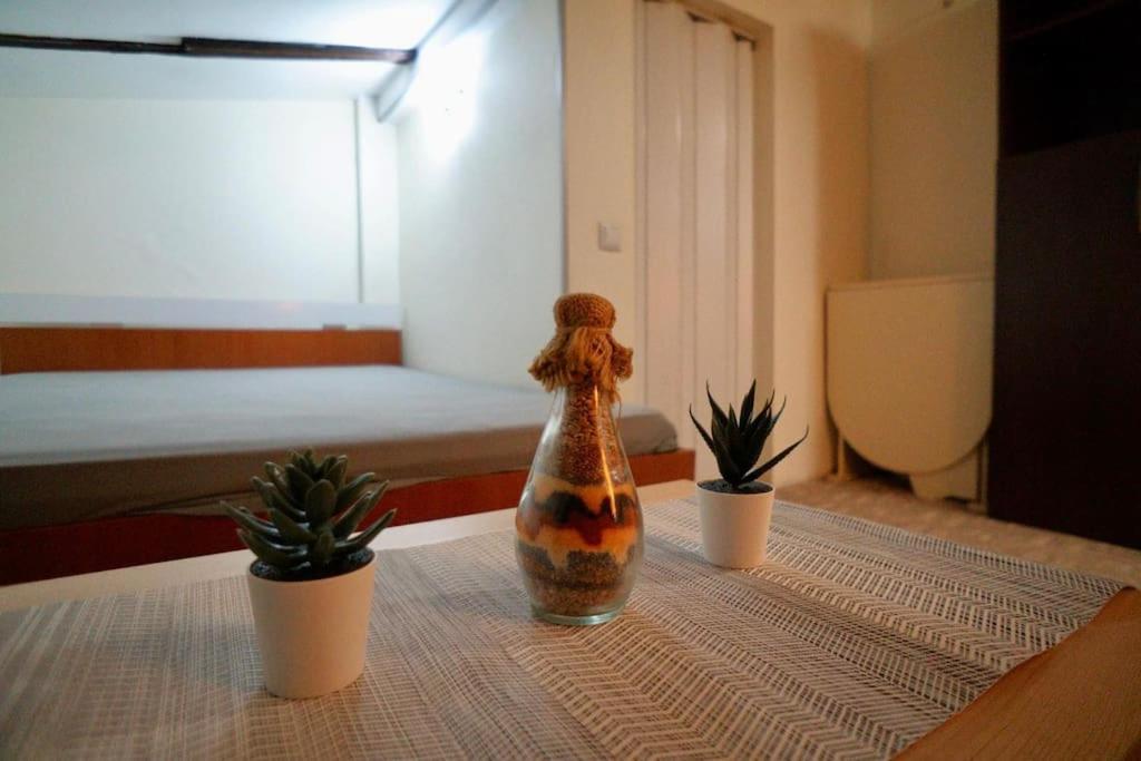 2-Room Cozy Retreat Near City Center Bukarest Eksteriør billede